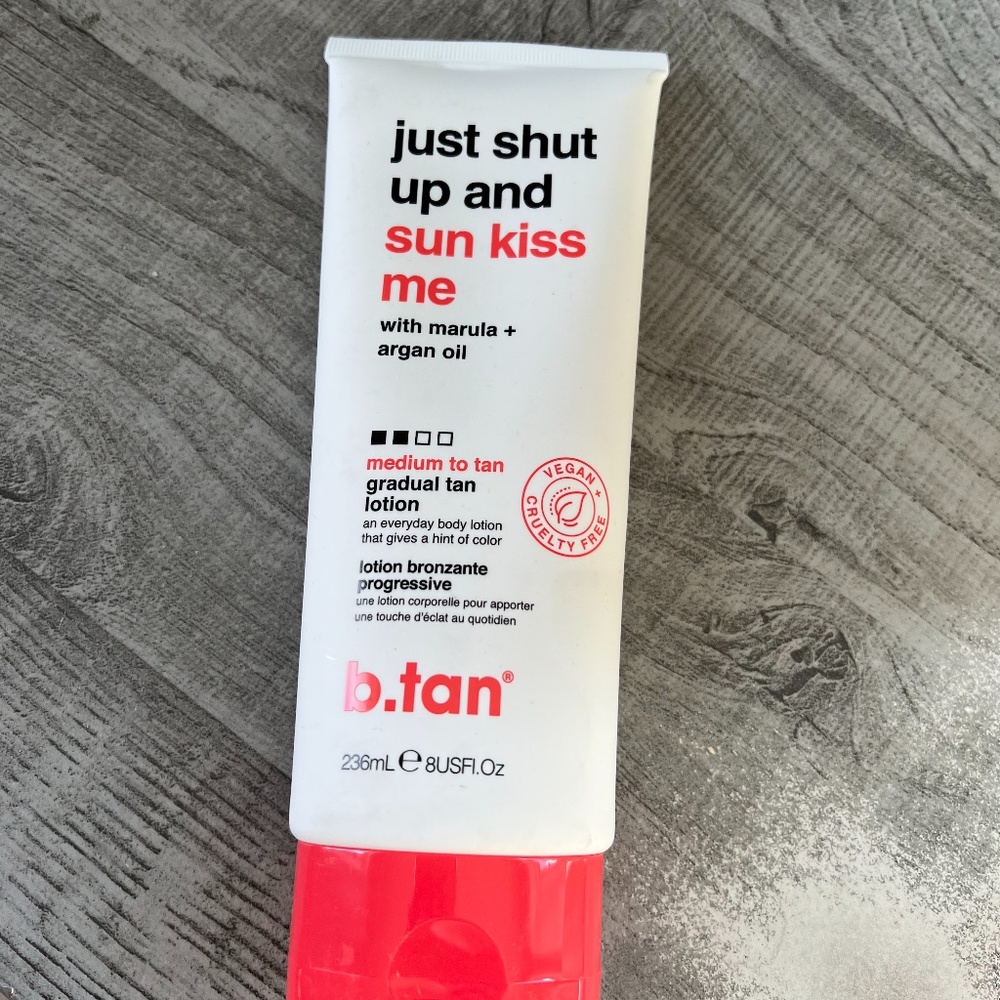 B.Tan Moisturizing & Ultra Hydrating Self Tanning Lotion Just Shut Up And KissMe